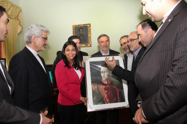 Destacó su satisfacción por la visita de los parlamentarios iraníes, en el encuentro con una delegación del Grupo de Amistad Parlamentaria Irán-Venezuela en la cancillería venezolana.