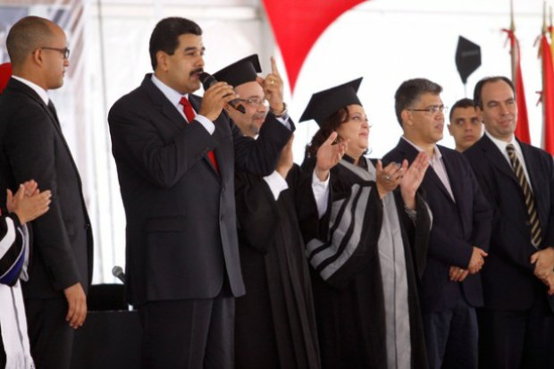 Presidente Maduro en acto de graduación de estudiantes universitarios de la Unefa