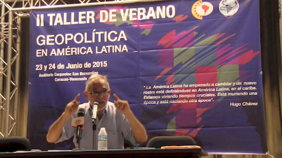 Carlos Casanueva Troncoso secretario ejecutivo del Movimiento Continental Bolivariano durante la presentación de su ponencia La Estrategia Imperialista en la Nueva América Latina