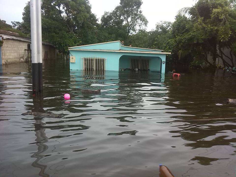 casas practicamente bajo las aguas
