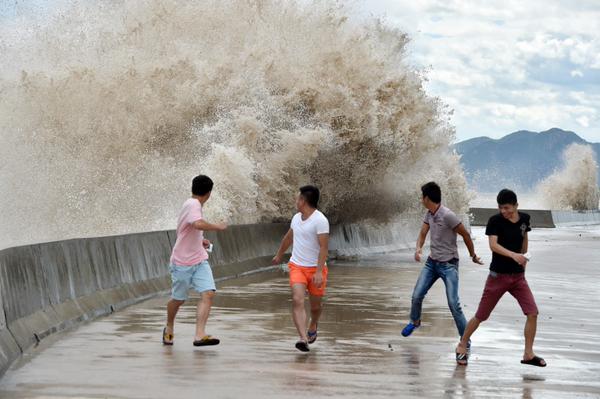 El tifón avanza a una velocidad de unos 20 kilómetros por hora, según el Centro Meteorológico Nacional