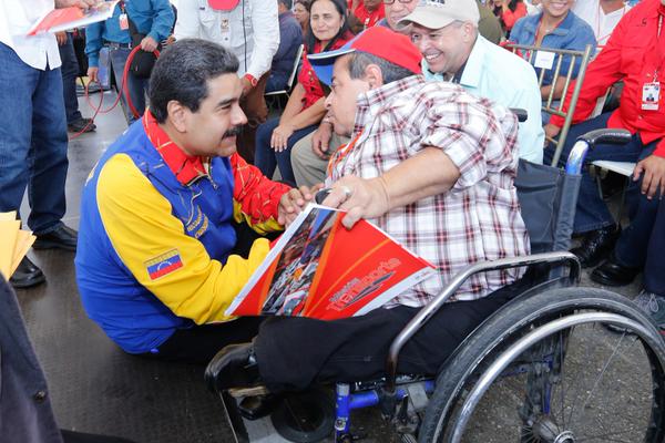 Presidente Maduro entrega pensiones