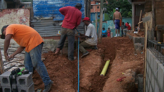 Alcaldía de Caracas aportó recursos para caminería, escaleras y drenajes