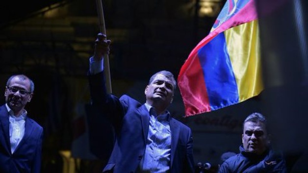 Correa reitera llamado al diálogo ante protestas violentas de oposición