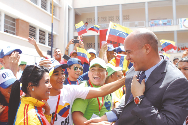 El ministro de educación Héctor Rodríguez compartió con los estudiantes.