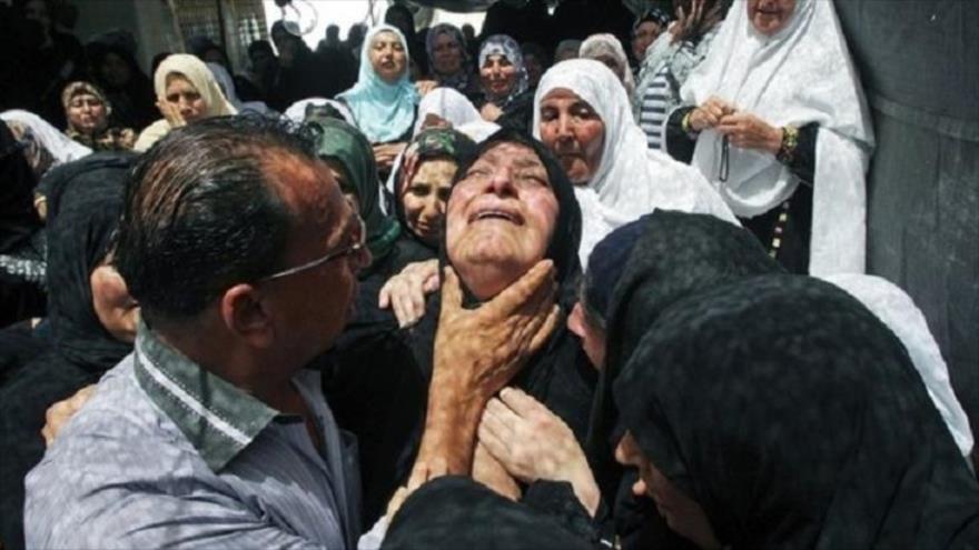 Esposa de Falah Abu Maria, quien fue asesinado por disparos israelíes cuando trataba de ayudar a su hijo herido