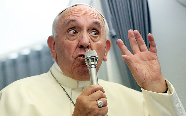 El papa Francisco durante la conferencia de prensa a bordo del avión de regreso a El Vaticano desde Paraguay