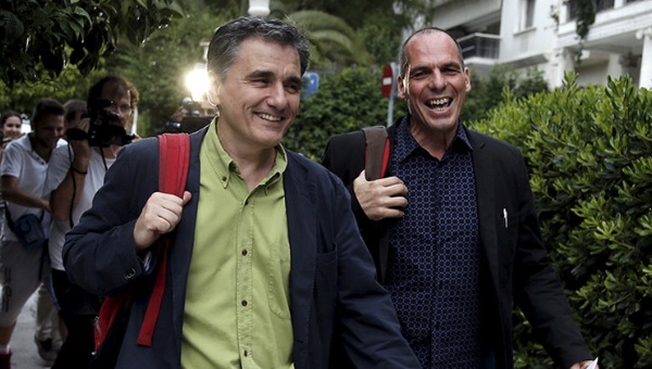 Tsakalotos (izquierda), miembro de Syriza desde hace 10 años, sustituye a Varoufakis como titular de Finanzas.