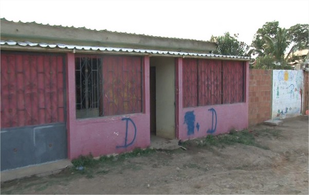 Casa que era un prostíbulo  marcada con la letra "D" en el sector La Invasión de San Antonio del Táchira.