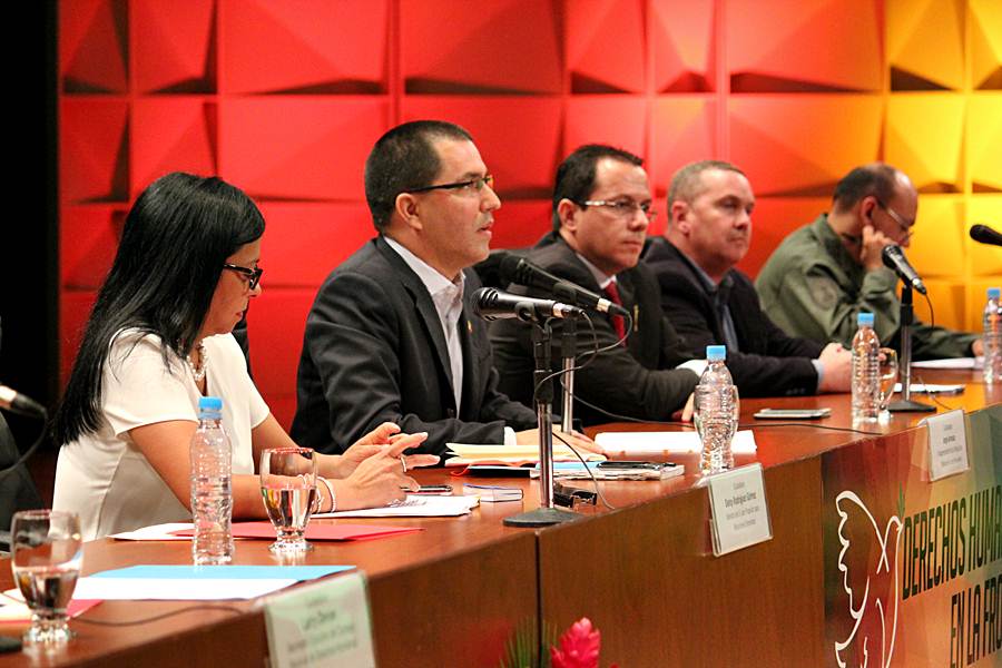 Vicepresidente Arreaza y la Canciller Rodríguez en el seminario sobre DDHH