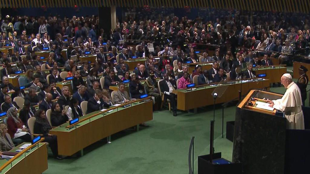 Maduro escucha atentamente al Papa en la ONU