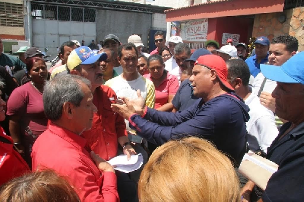 Trabajadores de las empresas de la pesca en Sucre con el ministro Osorio