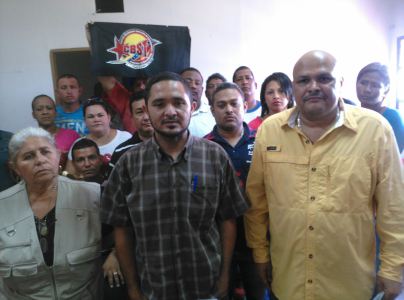 Francisco García con los trabajadores despedidos de Fontur