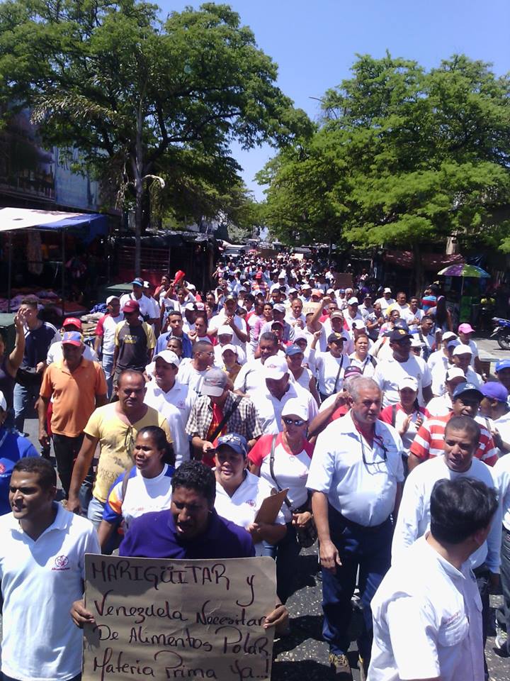 Trabajadores marcharon para defender sus empleos