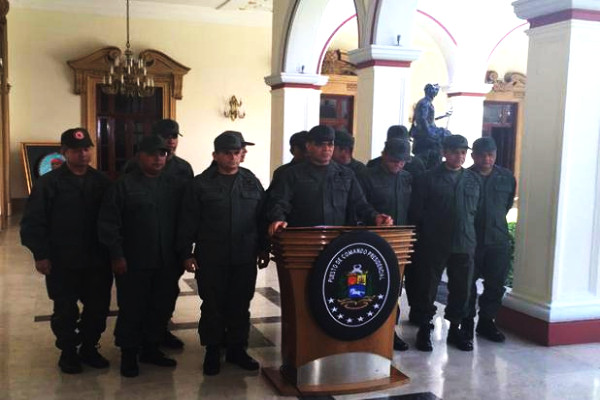 EL ministro informó al país sobre el comunicado acompañado del Alto Mando Militar desde Miraflores