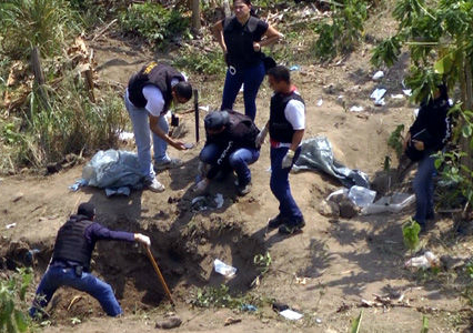 En tres fosas comunes en Ureña se localizaron 13 cuerpos de adolescentes desaparecidos.
