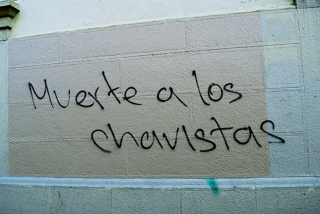 La inteligencia social alerta, aparecen grafitis que incitan a la violencia