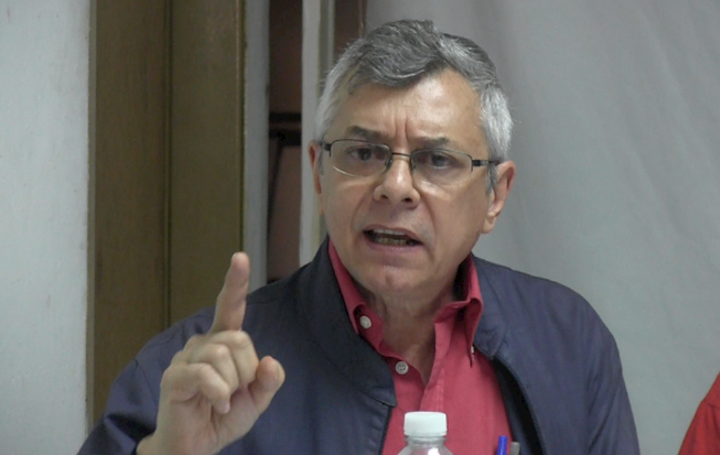 Gonzalo Gómez, de Marea Socialista en la rueda de prensa