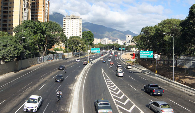 Autopista Valle-Coche, Caracas