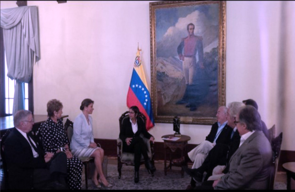 Reunión con seis expresidentes de América Latina, quienes acompañarán la jornada electoral de este domingo.