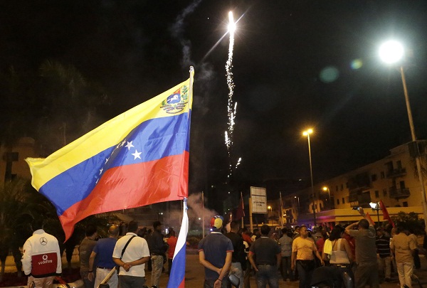 Cohetazo en el centro de Caracas, elecciones parlamentarias 2015
