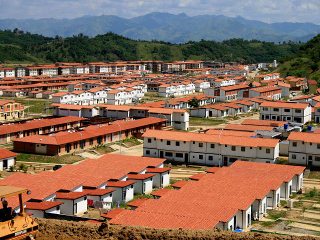 Se han logrado construir un millón 593.192 viviendas, esto es un promedio de 273 viviendas al día, casi cuatro veces comparativo con la Cuarta República