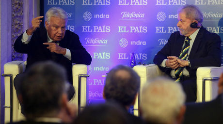 Lula de Silva con el expresidente del gobierno español, Felipe González, en el foro “El desafío de los emergentes”