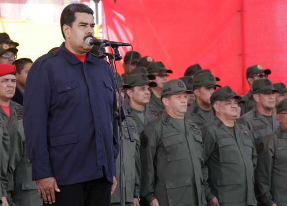Presidente Maduro en el acto de salutacion de la FANB