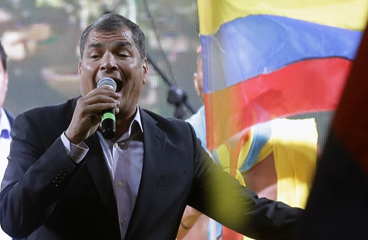 Presidente ecuatoriano Rafael Correa: “diez mil veces golpista”