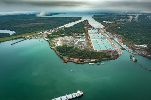 Canal de Panamá estrena amplaicón