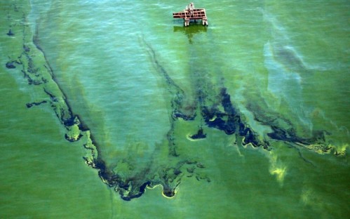 En el proyecto no se prevé eliminar la actividad petrolera ni el paso del agua salada del mar al lago