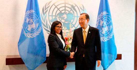 La canciller venezolana, Delcy Rodríguez,  con el secretario general de la Organización de las Naciones Unidas (ONU), Ban Ki-moon