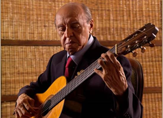 El maestro de la guitarra universal Alirio Díaz