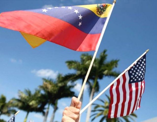 Banderas de Venezuela y Estados Unidos