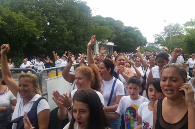 La diputada opositora de Acción Democrática (AD), Laidy Gómez, señalada de organizar la manifestación, escribió en su cuenta de Twitter: "hoy la Frontera Táchira #Capachos #Ureña salieron sin miedo por #Comida".