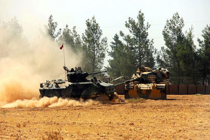 Blindados turcos invaden territorio sirio con apoyo de la fuerza aérea de la llamada "coalición" anti terrorista liderada por los EEUU.