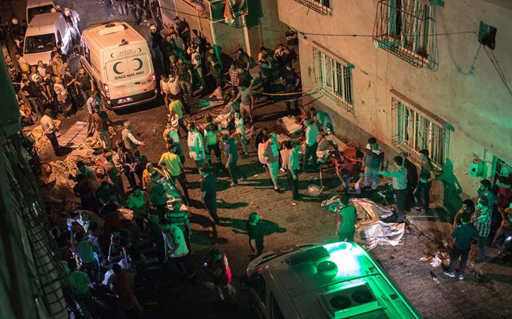 Escena de la explosión resultado del ataque suicida en Turquía