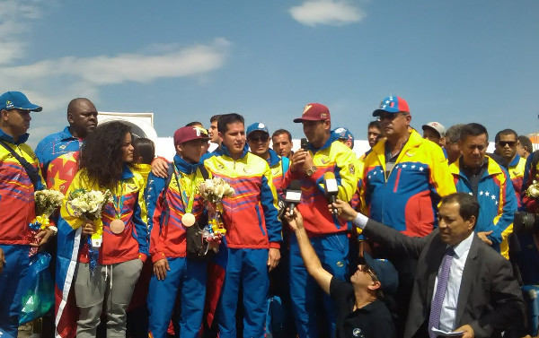 Los medallistas Finol y Hernández dedicaron sus preseas al pueblo venezolano y expresaron su alegría de volver a su terruño