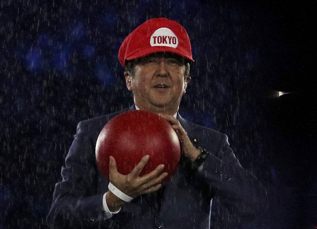 El primer ministro de Japón, Shinzo Abe, llegó al Maracaná a tiempo para encabezar la presentación de Tokio 2020 de la mano de Super Mario Bros