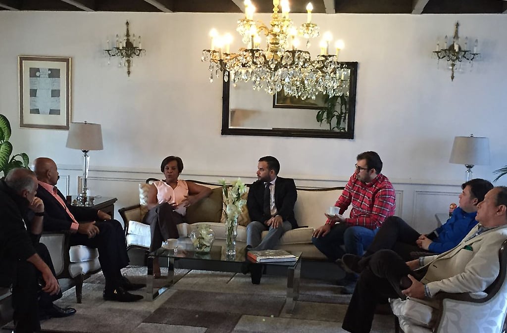 Oscar D´León visita a embajadora de Venezuela en Guatemala