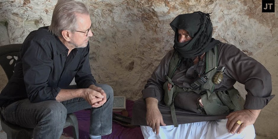 El  periodista alemán Jürgen Todenhofer durante la entrevista al jefe rebelde Abu Al Ezz