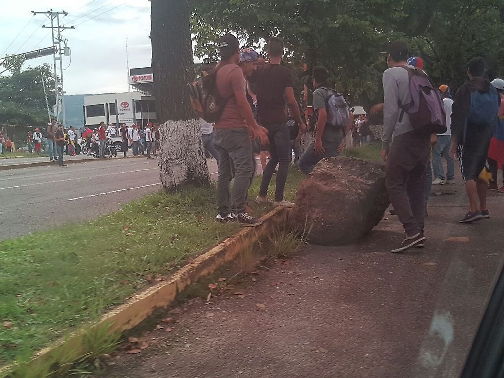 Grupo violento ataca sede de la empresa privada Toyotáchira en San Cristóbal