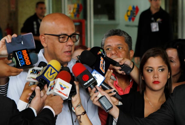 El alcalde de Caracas se presentó ante el CNE para solicitar el estado de las denuncias hechas por firmas fraudulentas para el revocatorio.