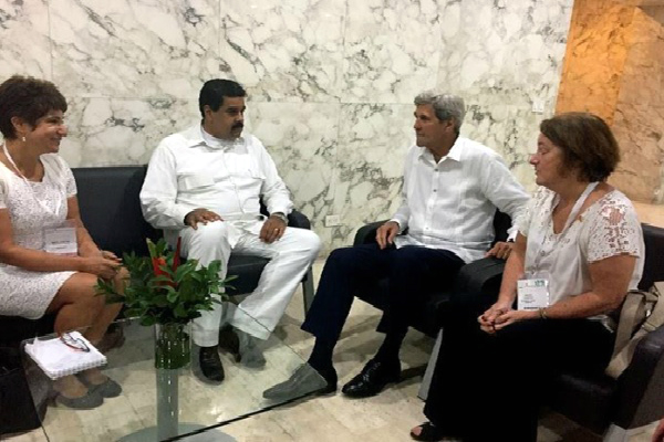 Kerry dijo celebrar la oportunidad de conversar con Maduro.