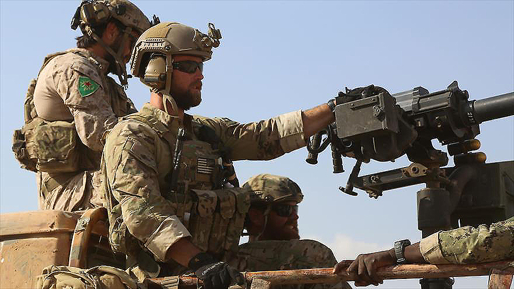 Tropas combinadas de soldados estadounidenses con fuerzas militares "Kurdas" al norte de Siria
