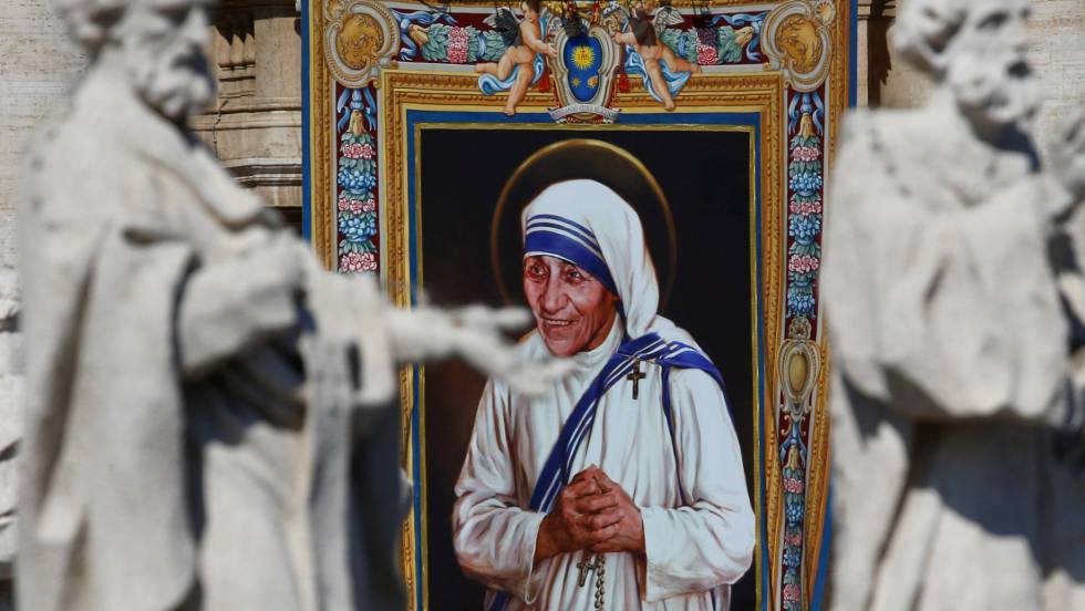 Un tapiz con la imagen de la madre Teresa de Calcuta