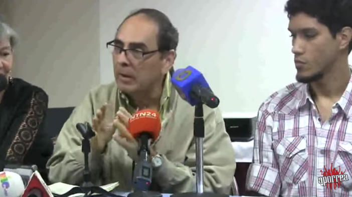 Hector Navarro en la rueda de prensa de la plataforma en defensa de la CRBV expresó: Lo que estamos denunciando es que se están saliendo de la Constitución.