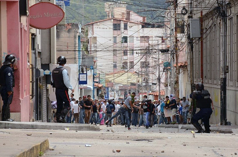 La llamada "Toma de venezuela" se convirtió en el vehículo para generar hechos de violencia en el centro de la ciudad