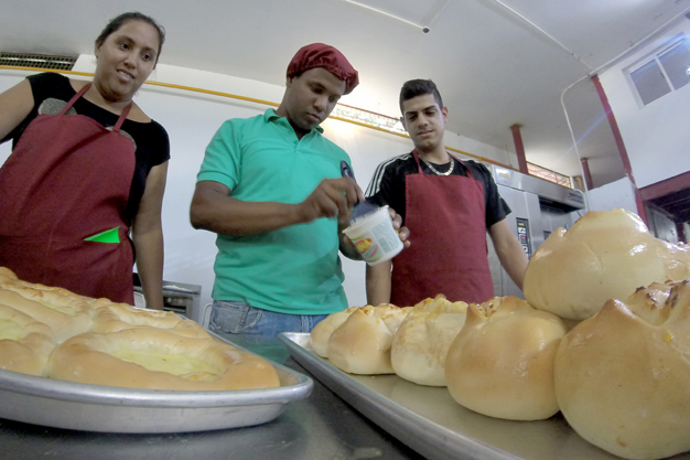 En la "UPF Alimentos Venezuela" cuestionan el pan "abombado" de las panaderías comerciales y explican las razones.