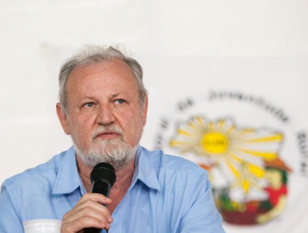 Joao Pedro Stedile, dirigente del Movimiento Sin Tierra de Brasil entrevistado por el Dip. Elías Jaua.